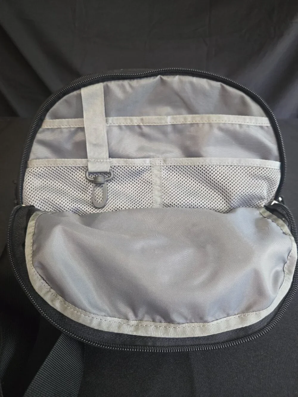The North Face Roo Lumbar Pack Belt Bag Black Adjustable Waist Pack EUC - Picture 2 of 3